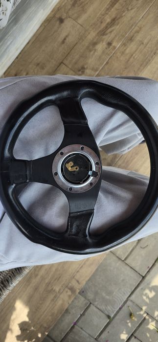 Volan sport cu 3 spite MOMO 300mm