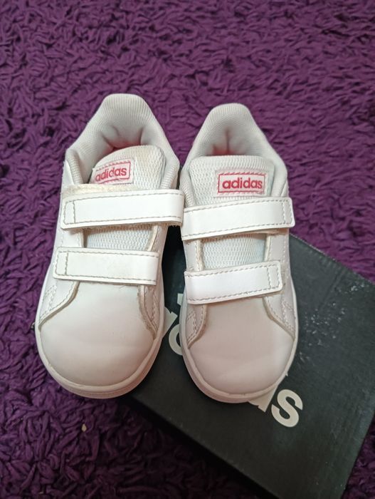 Adidași fete in stare perfecta mărimea 23