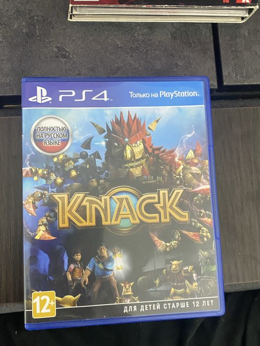 Продам Playstation 4 +4 диска