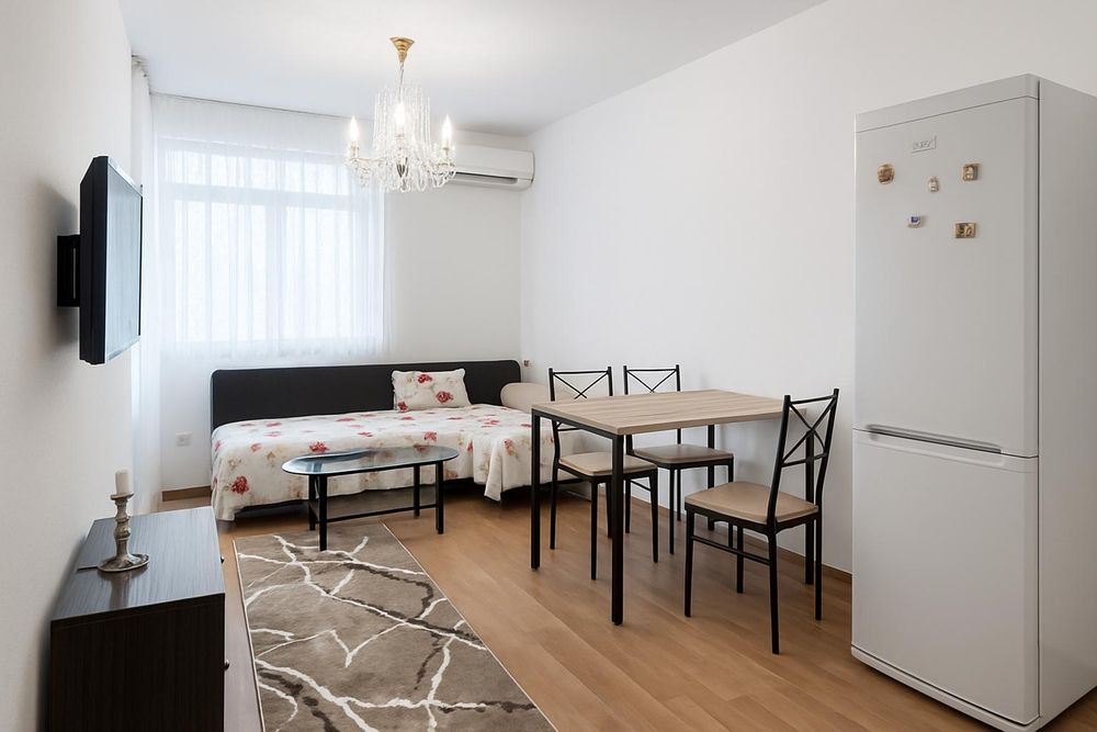 Дава се под наем Тристаен апартамент в Пловдив, Кършияка - 100 кв.м за 433.5 € - Снимка #1