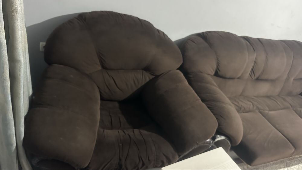 Продам 2 дивана и 1 кресло