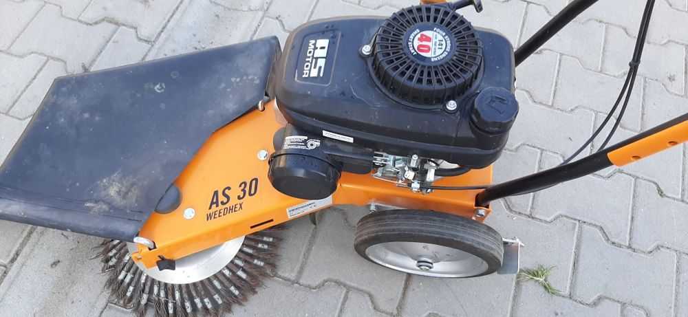 Masina     curățat   pavaje