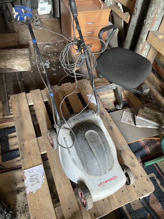 Продам газонокосилку на запчасти