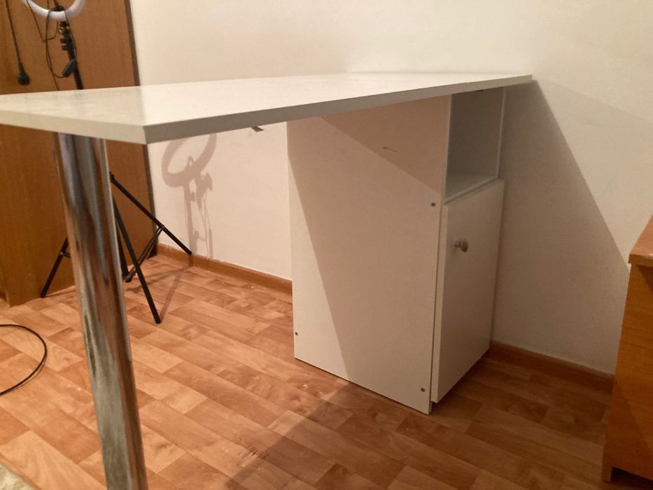 Стол маникюрный