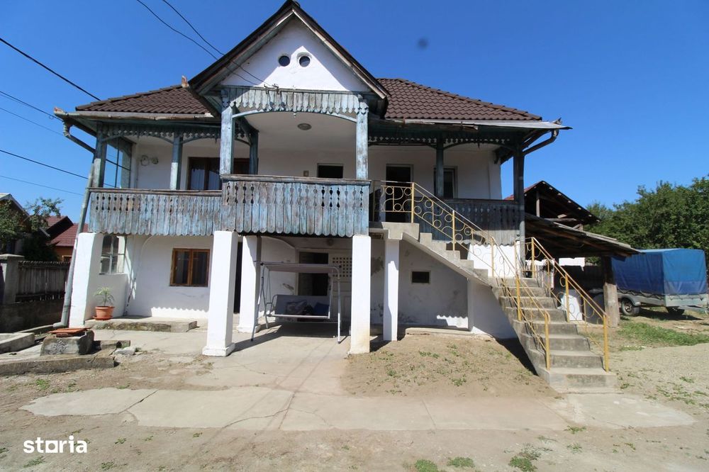 Casă cu teren 2122 m²,  utilități gaze+apă, Godinești