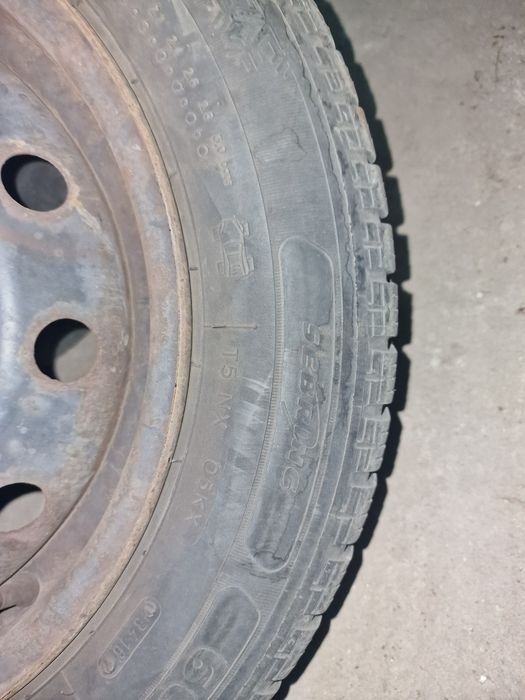 Vand anvelope IARNĂ cu tot cu JANTE  185 65 15