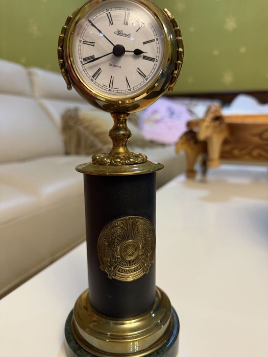 Продам настольные часы