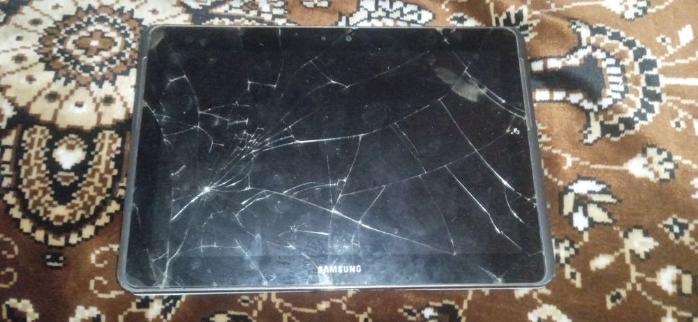 Планшет Samsung продам на запчасти