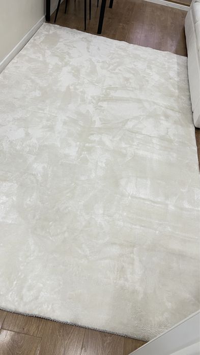 Ковер белый жемчужный