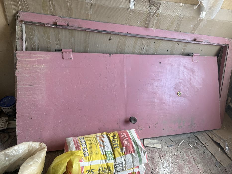 Продам дверь входную железную