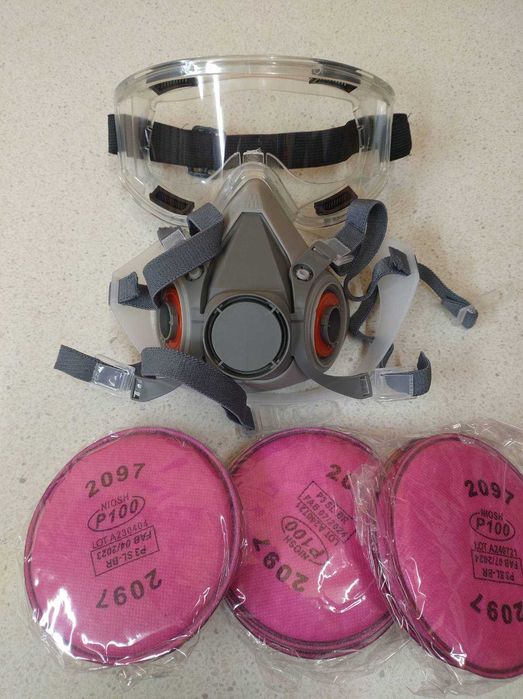 Защитна полумаска с филтри и предпазни очила