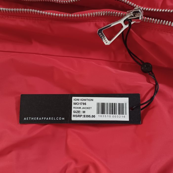 Nouă, Jacheta Aether deosebită, de foarte bună calitate