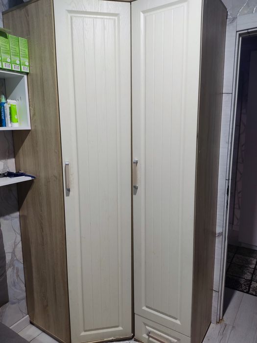 Продам спальный шифоньер угловой