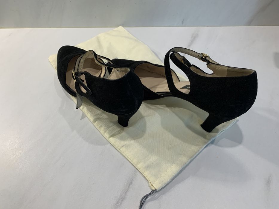 Bally дамски велурени обувки на нисък ток