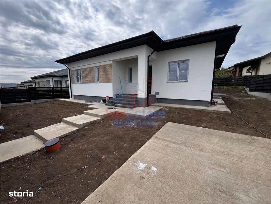 Casă parter, 4 camere, 2 băi, terasă în zona Cap&#