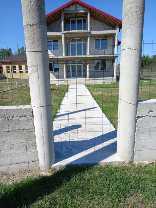 Ofer spre vânzare vila aproape de București