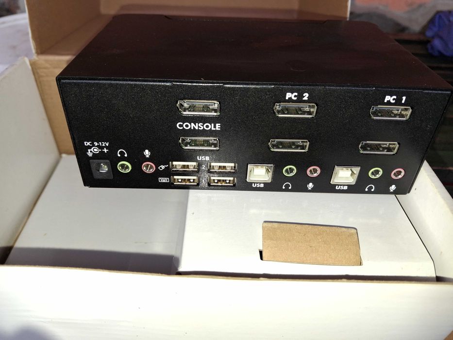 Switch port display pt 2 monitoare 4 K 60 hz