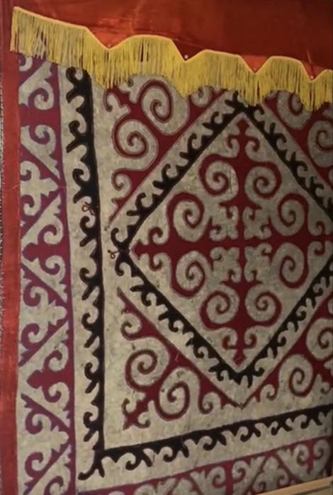 Түскиіз, Сырмақ сатылады