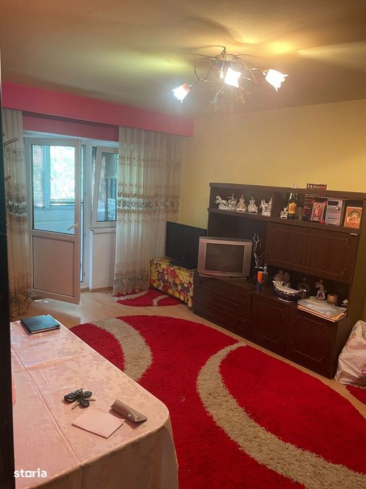 Apartament 3 camere, balcon, etaj 2, lift nou, zona F-uri, mobilat
