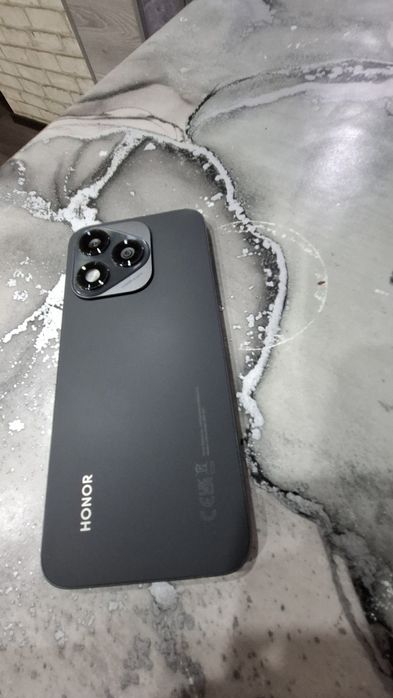 Продаётся телефон хонор400лайт.