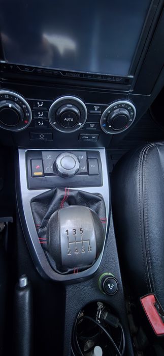 Vând Land Rover Freelander 2, motor 2.2 TD4e (153 CP), tracțiune integrală 4x4 permanentă.