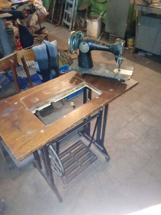 Продам швейную машинку рабочаю только собрать.