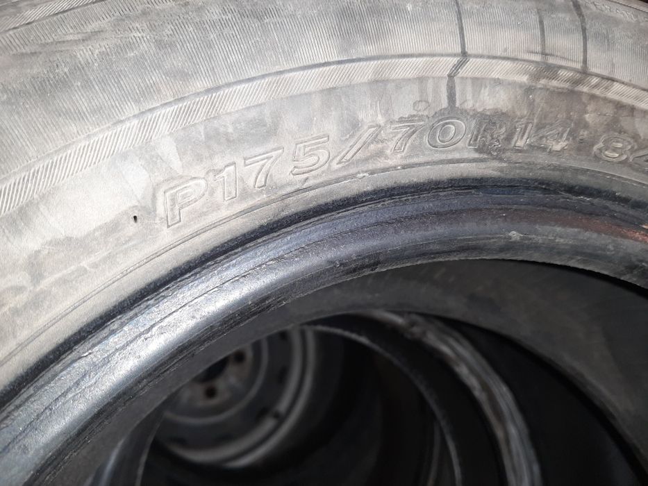 Продам 3 шины на R14
