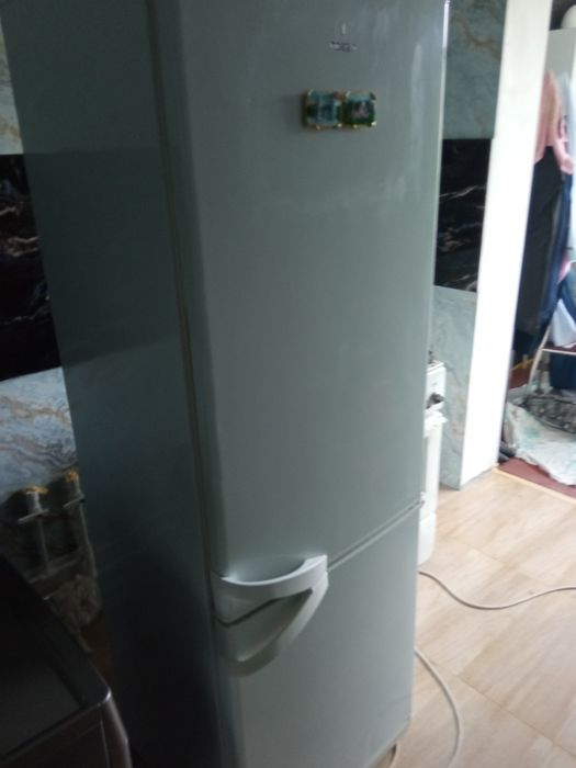 Продается Холодильник indesit
