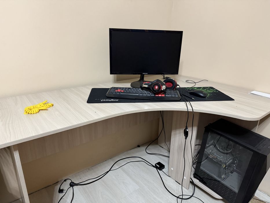 Игровой ПК + монитор + стол