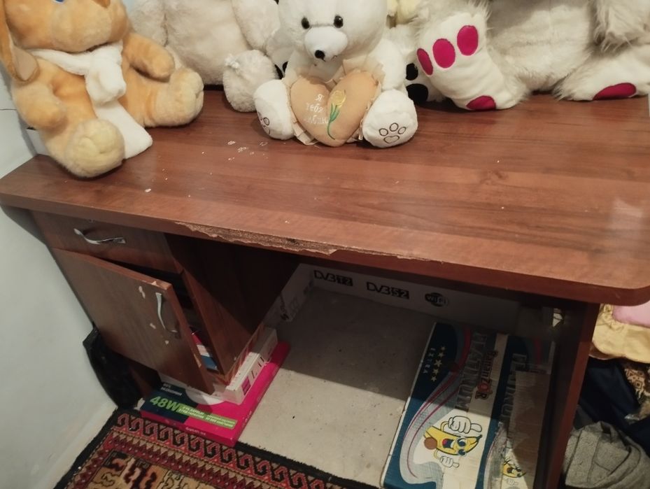 Песменый стол прочный Срочно продаю