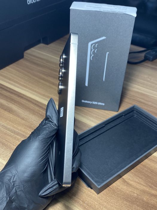 Samsung Galaxy s25 ultra • 512 GB • Titanium Black