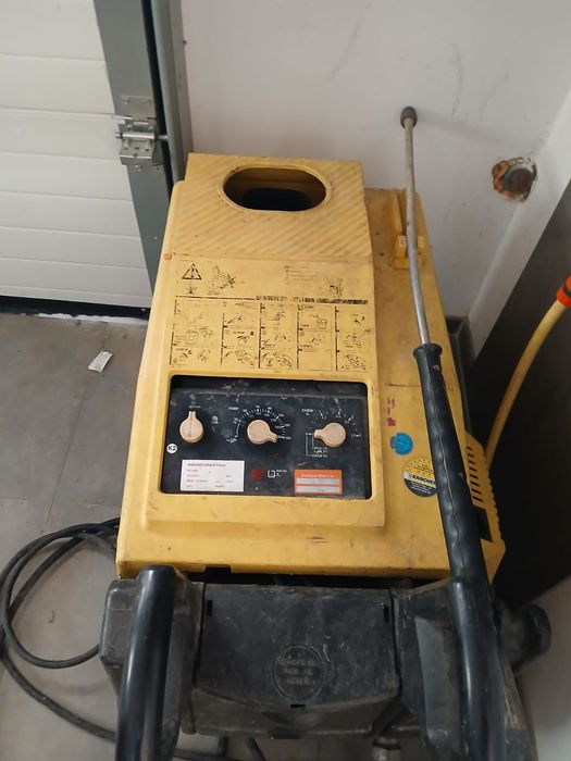 Karcher cu apa calda și  presiune mare