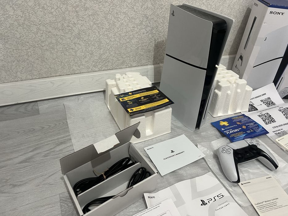 Продам Playstation 5 slim box 1 TB