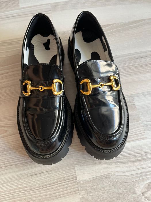 Vând pantofi negri de lac, mărimea 37.5