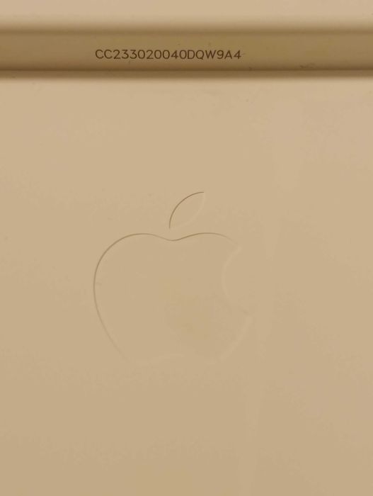 Vand Tastatura Apple mare A1243 cu parte numerica si fir conexiune USB