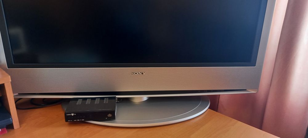 Продаю жк телевизор