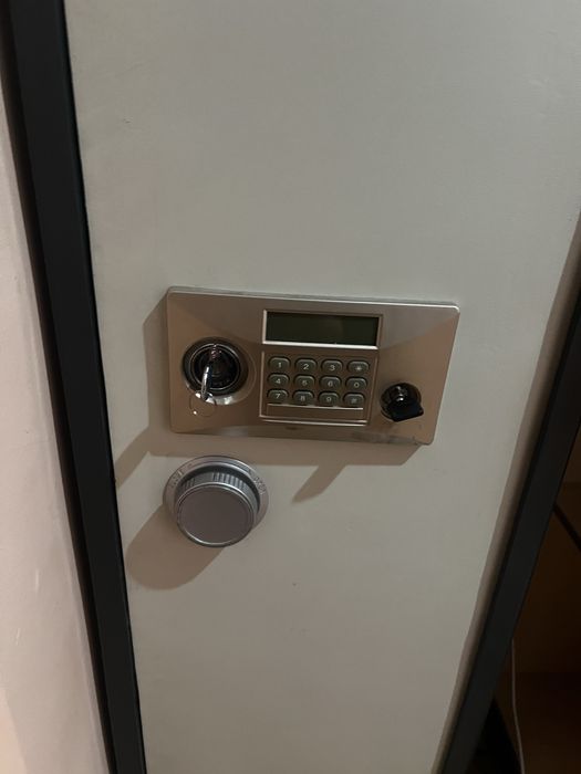 Срочно продам оружейный сейф