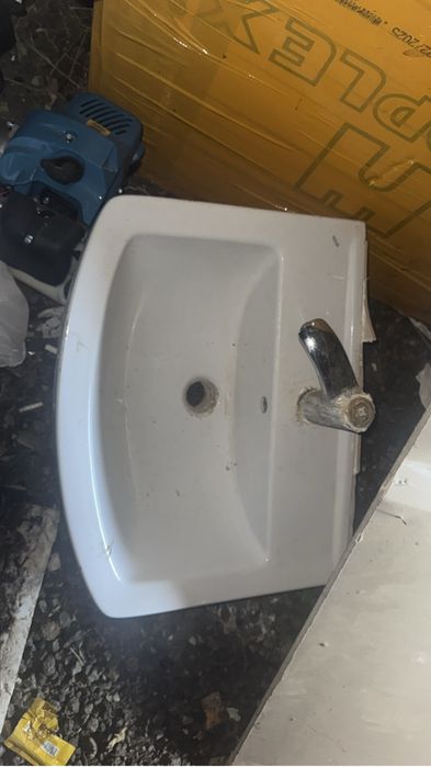 Продам ванну и 2 шт раковин