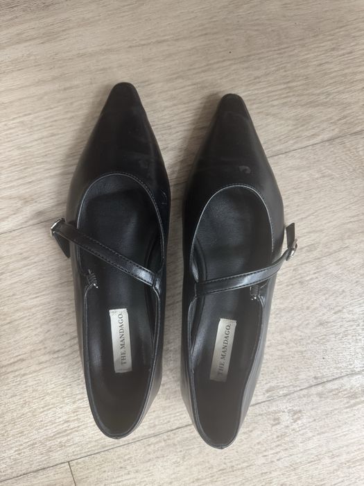 Туфли в хорошем состоянии кожанные на низкой подошве