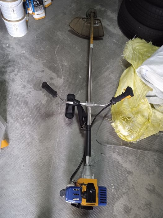 Motocoasă pe benzina
