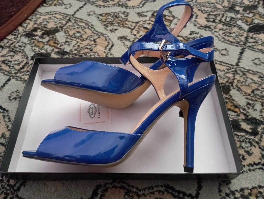 Продам новые туфли Faberlic