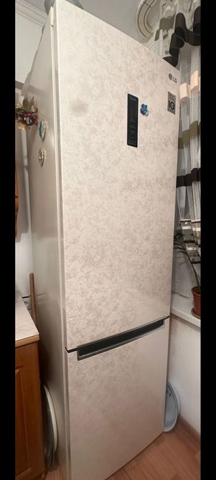 Холодильник почтый новый