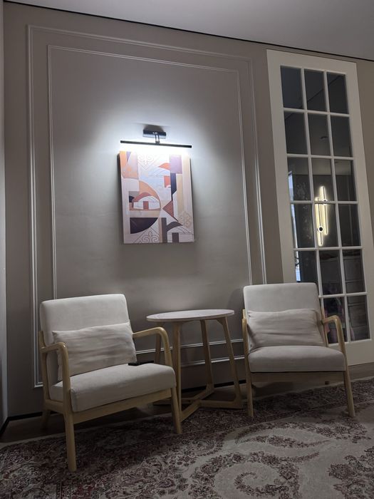 Продается кресло с журнальным стулом