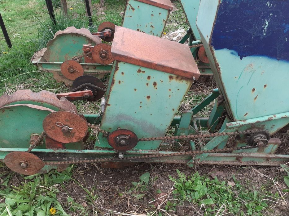 De vânzare semănătoare.