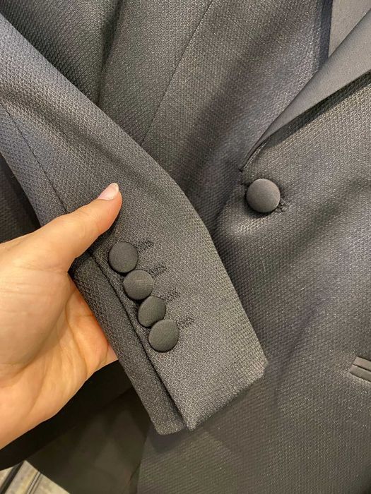 Елегантен мъжки костюм