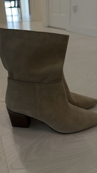 Продам замшевые сапоги Zara