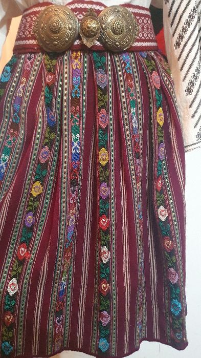 REDUCERE PRET 25%! Costum popular (ie/camasa, valnic/fota/catrinta)
