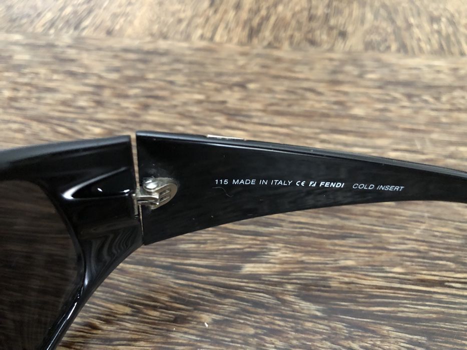 Солнцезащитные очки Prada