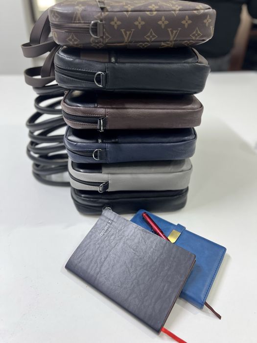 Очень хорошие и надежные! В нутри материал Cadife!