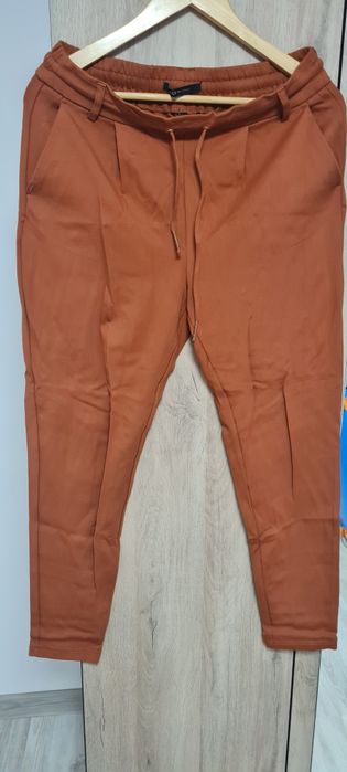 pantaloni ,culoare caramiziu